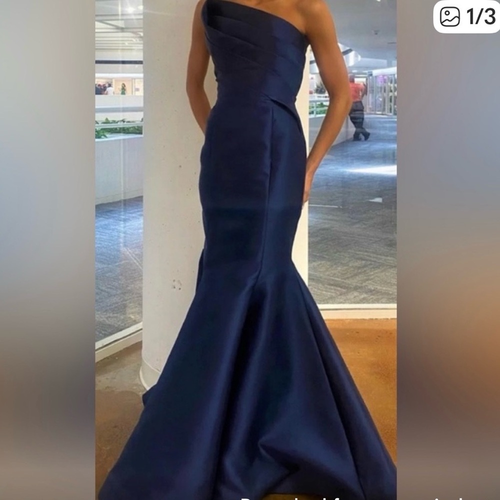 Elegant Navy Blue One-Shoulder Gown